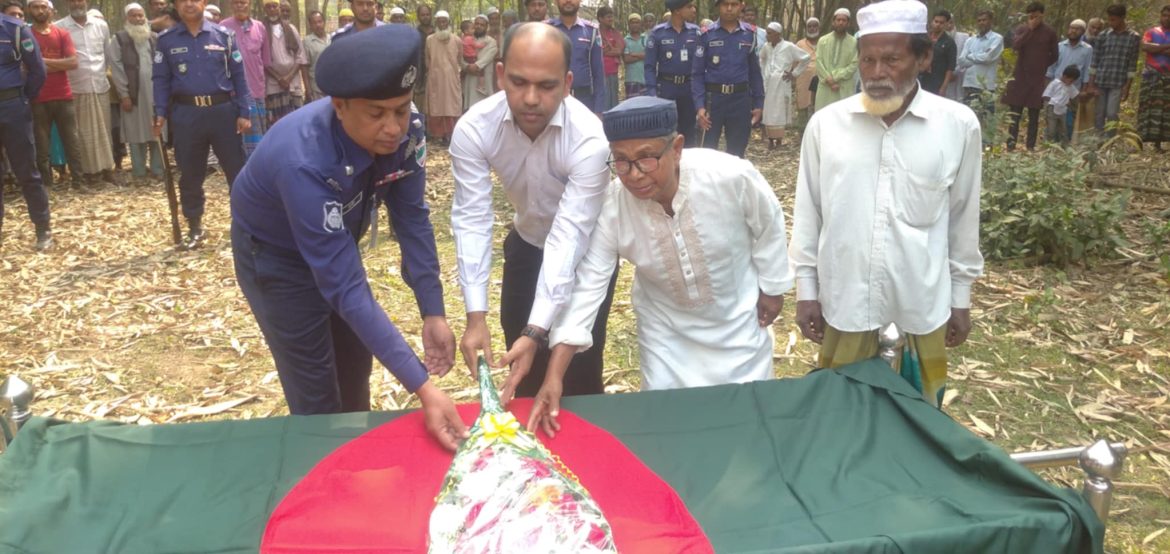গাংনীতে বীর মুক্তিযোদ্ধাকে রাষ্ট্রীয় মর্যাদায় দাফন