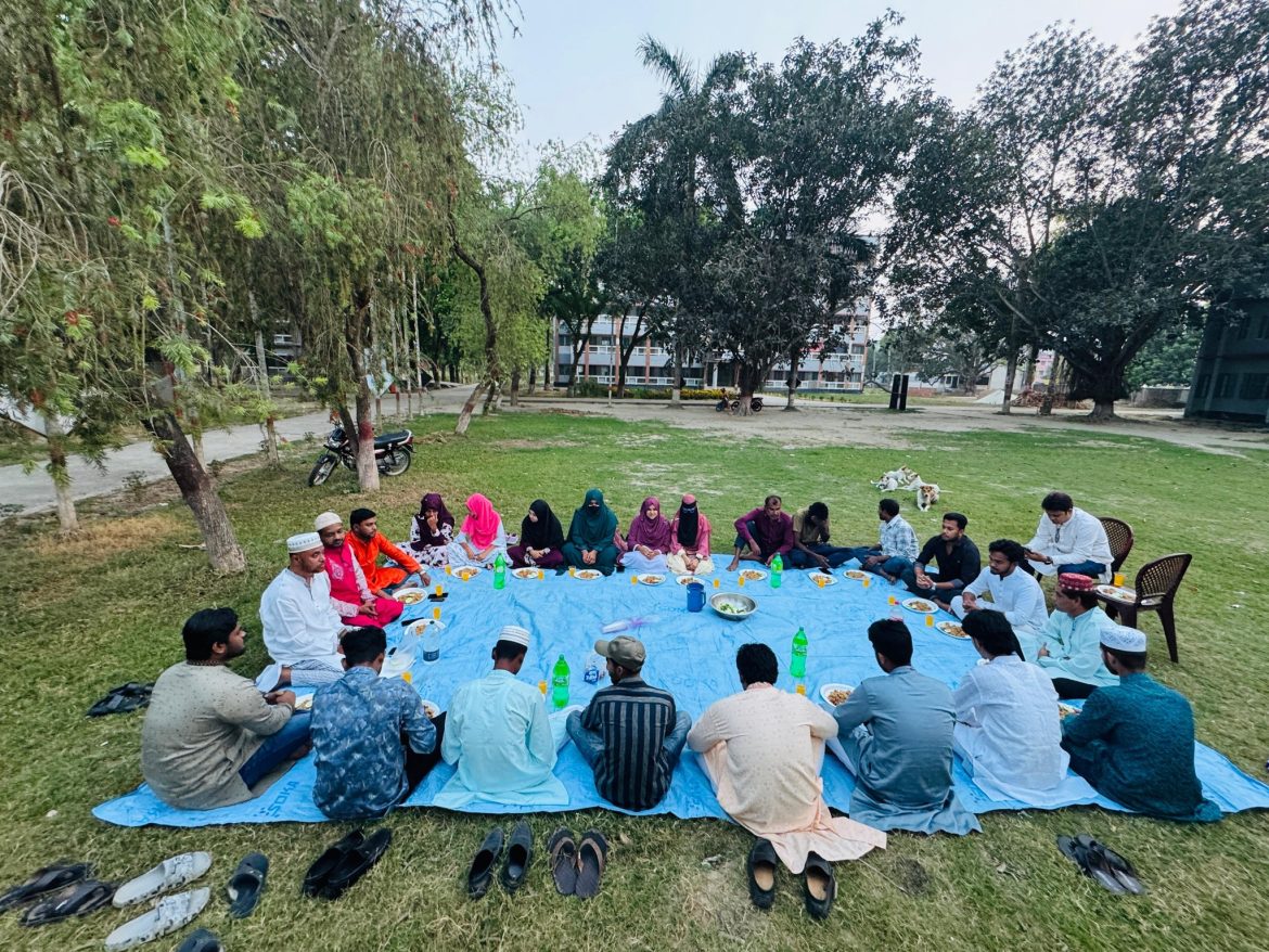 মেহেরপুরে বসুন্ধরা শুভসংঘের উদ্যোগে ইফতার ও দোয়া