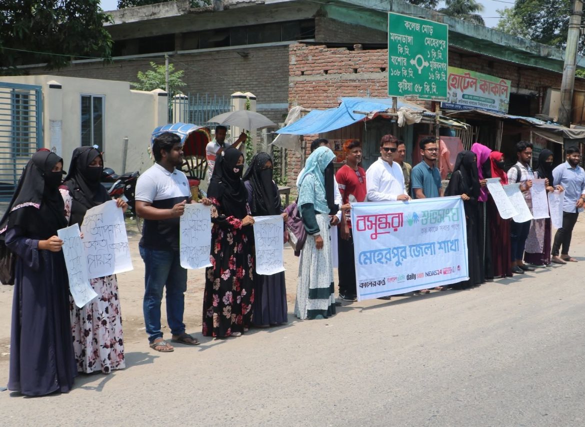 মেহেরপুরে সড়ক দুর্ঘটনারোধে সচেতনতামূলক কর্মসূচি বসুন্ধরা শুভসংঘের