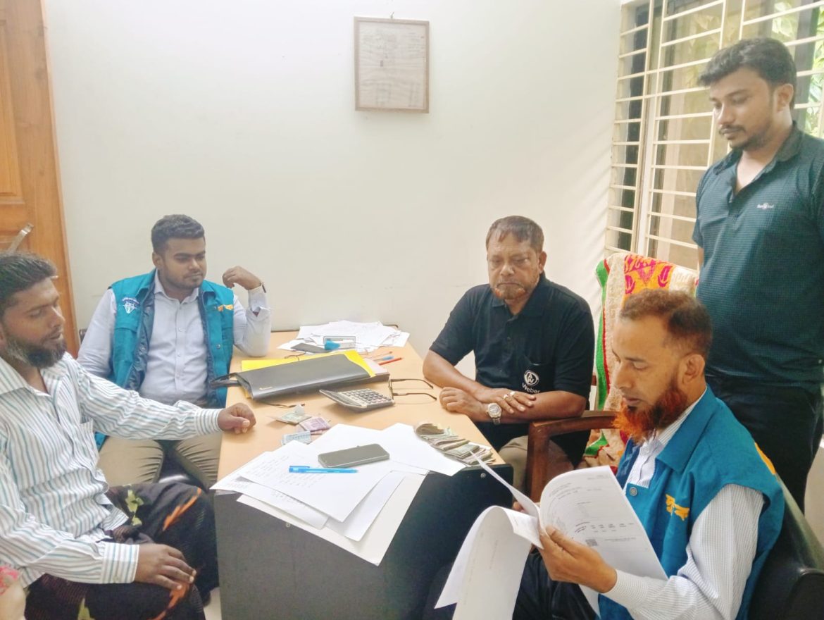 তহশিলদার জাকিরের পকেট থেকে ঘুষের ৩৬ হাজার টাকা উদ্ধার