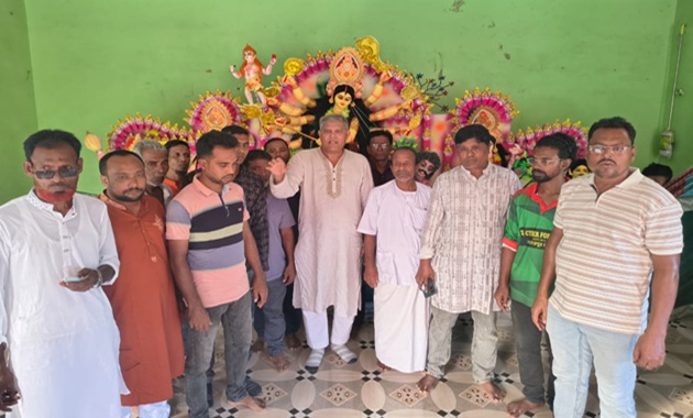 মুজিবনগরের বিভিন্ন পূজা মণ্ডপ পরিদর্শন করলেন শিক্ষক নেতা জাকির হোসেন