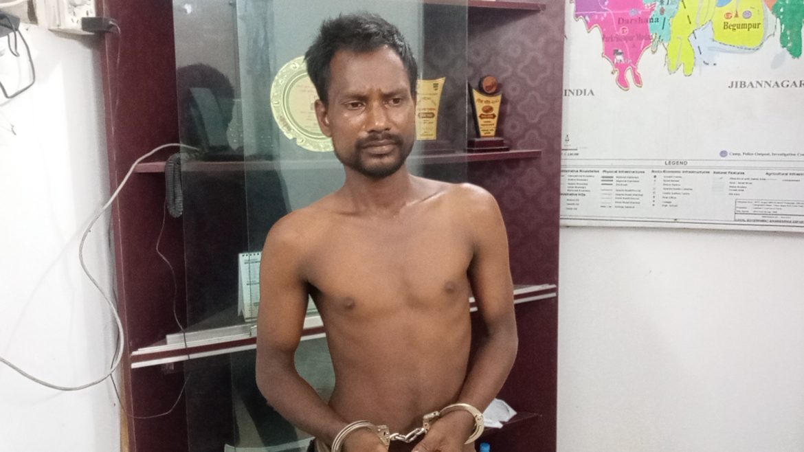 দর্শনায় মোটর সাইকেল চোর সন্দেহে যুবককে গণ-পিটুনী দিয়ে থানায় সোর্পদ