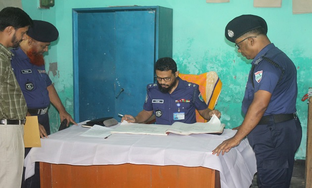 মুজিবনগরের কোমরপুর পুলিশ ক্যাম্প পরিদর্শন করলেন পুলিশ সুপার