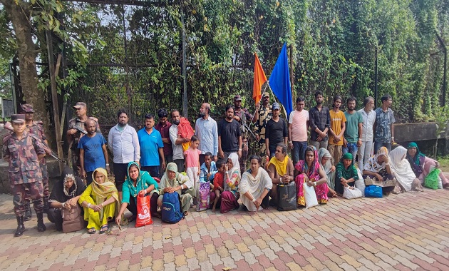 দর্শনা আন্তর্জাতিক চেকপোস্টে ৩১ বাংলাদেশিকে বিজিবির কাছে হস্তান্তর