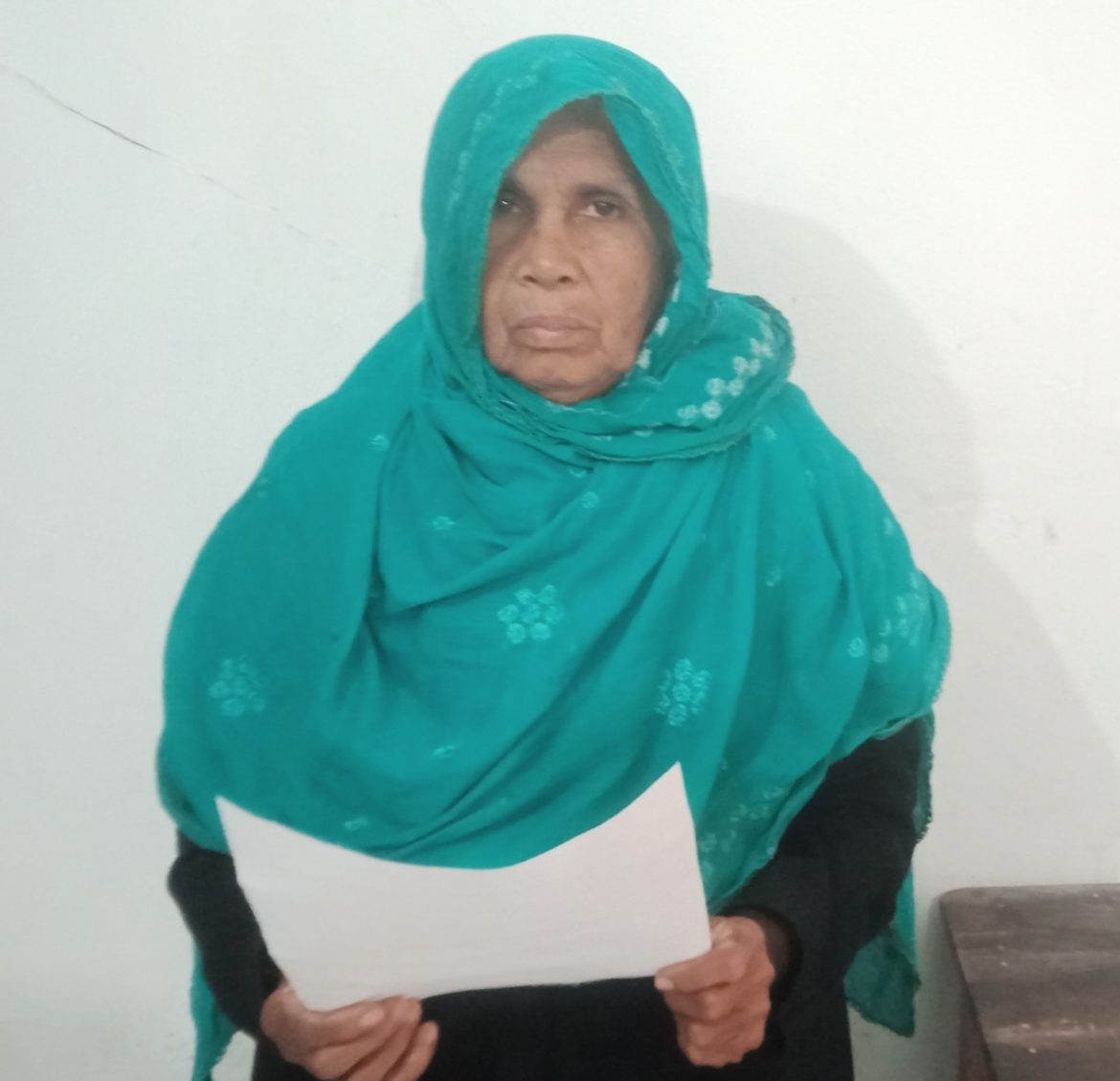 আলমডাঙ্গায় নির্মাণ কাজ বন্ধের দাবিতে বৃদ্ধার সংবাদ সম্মেলন