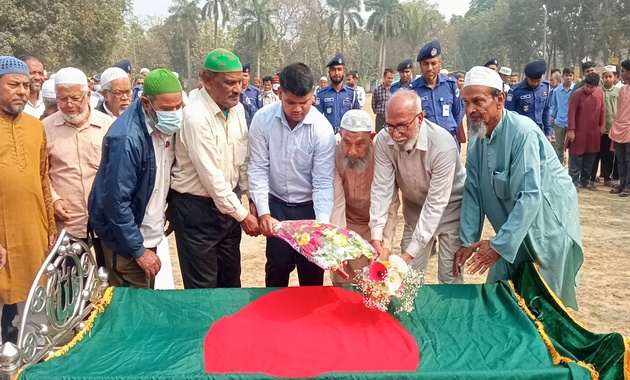 দর্শনায় রাষ্ট্রীয় মর্যাদায় বীর মুক্তিযোদ্ধা আব্দুল খালেকের দাফন সম্পন্ন