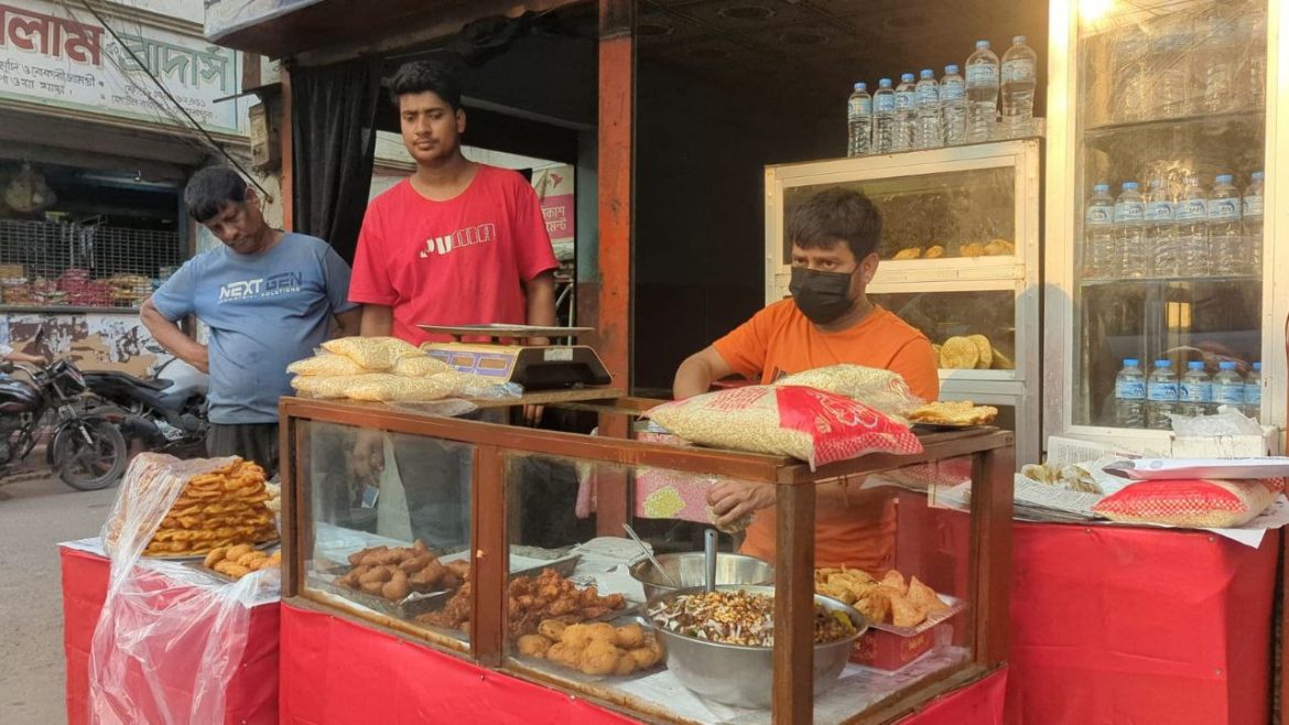 প্রথম রোজা থেকেই সরগরম মেহেরপুরের ইফতার বাজার