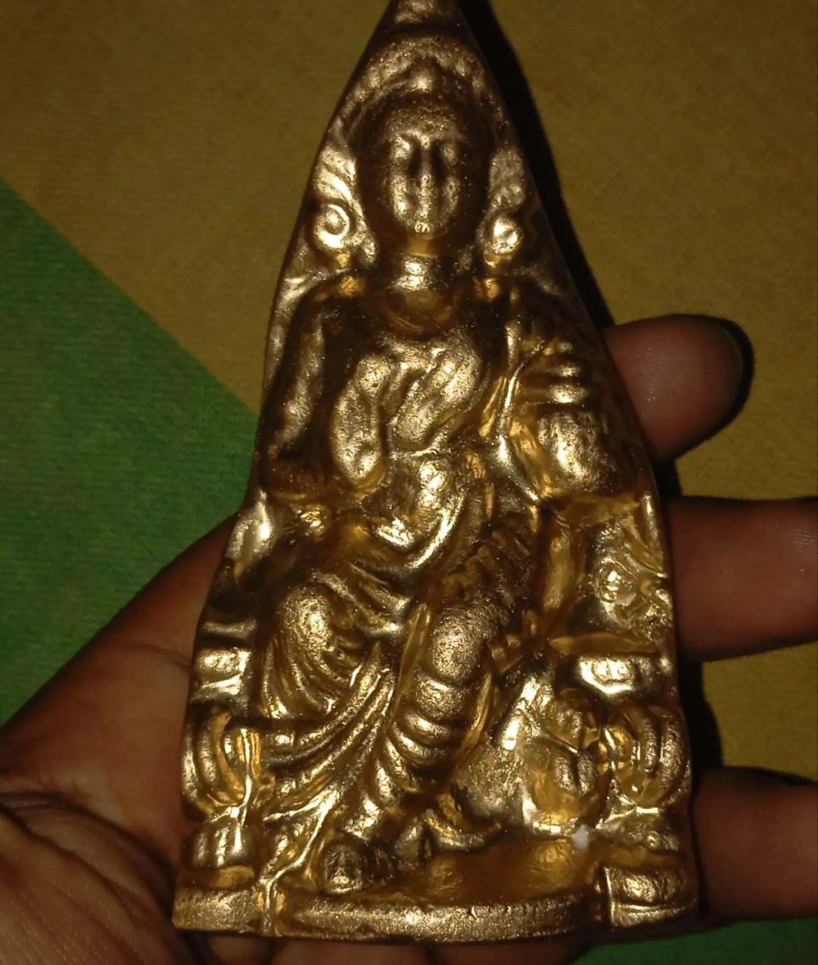 গাংনীতে প্রবাসীর স্ত্রীর তিন লাখ টাকার স্বর্ণ নিয়ে লাপাত্তা জ্বিনের বাদশা