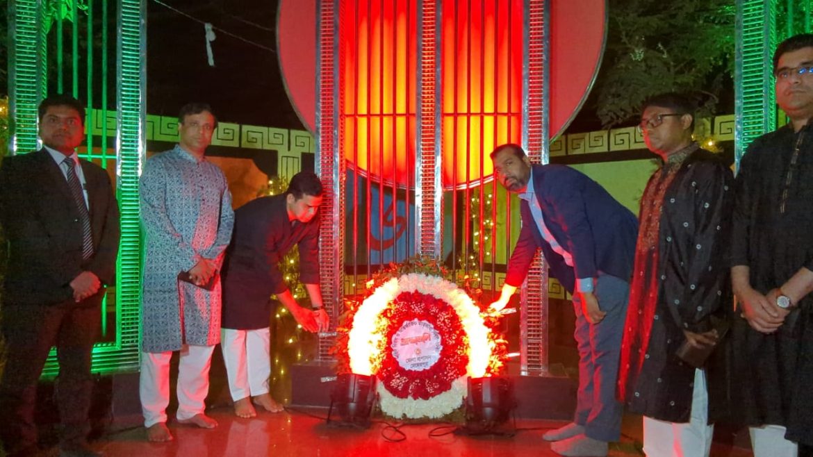 মেহেরপুরে একুশের প্রথম প্রহরে শহীদ বেদীতে শ্রদ্ধাঞ্জলি