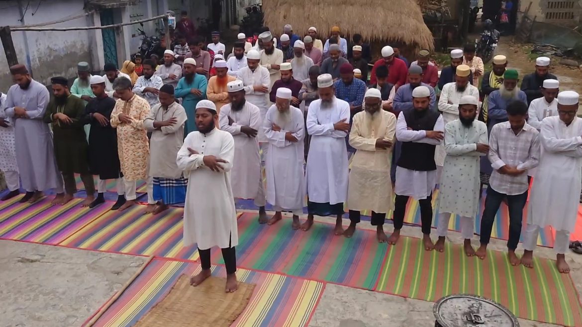 সৌদির সঙ্গে মিল রেখে ঝিনাইদহে ঈদ উদযাপন