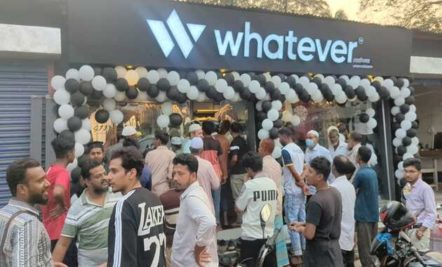 মেহেরপুর কলেজ মোড়ে “হোয়াটএভার” শোরুমের উদ্বোধন