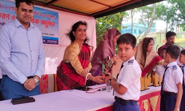 মেহেরপুর কালেক্টরেট স্কুল এন্ড কলেজের কৃতি শিক্ষার্থীদের সংবর্ধনা