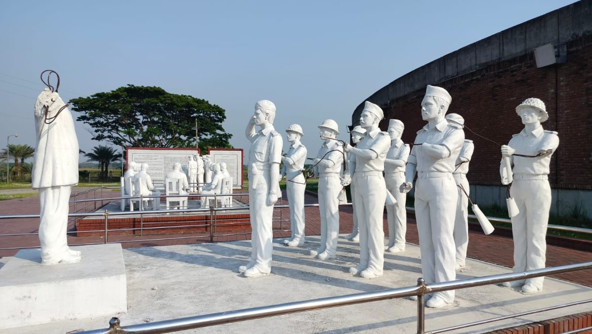 মুজিবনগর মুক্তিযুদ্ধ স্মৃতি কমপ্লেক্সে তিন শতাধিক ভাস্কর্যে ক্ষত
