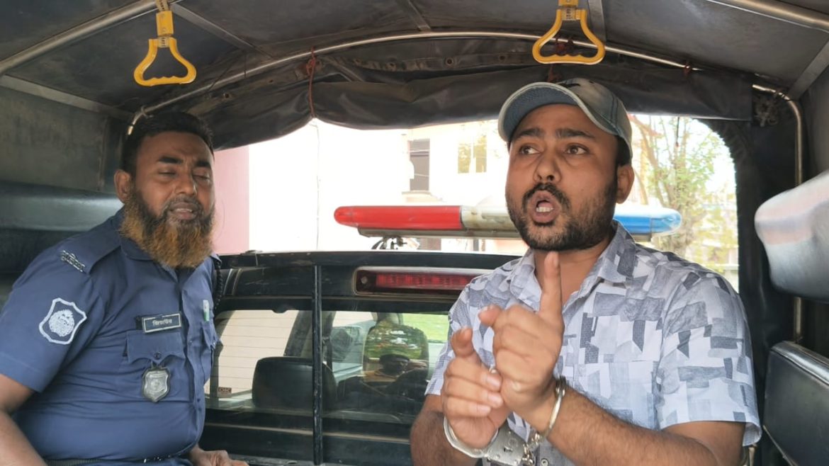 আদালতে নেওয়ার পথে ‘জয় বাংলা’ স্লোগান ছাত্রলীগ নেতা টুটুলের