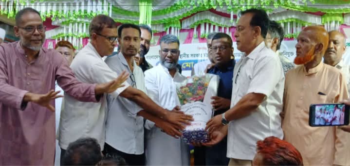 চুয়াডাঙ্গা জেলা পরিষদের প্রশাসক হিসেবে মনোনীত হওয়ায় শরিফুজ্জামান শরিফকে সংবর্ধনা