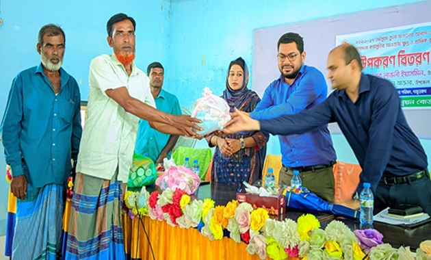 দামুড়হুদায় তুলা চাষে উৎপাদন বৃদ্ধির লক্ষ্যে প্রণোদনা কর্মসূচির উদ্বোধন