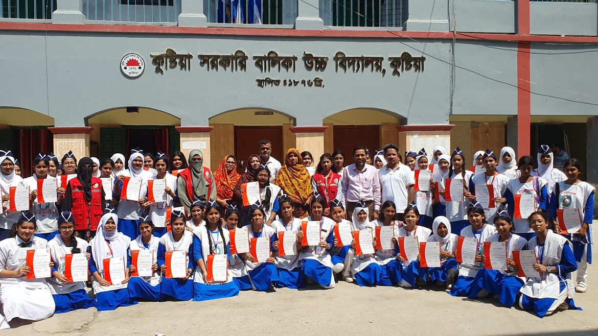 কুষ্টিয়ায় শিক্ষার্থীদের আরসিআরসি বেসিক ও প্রাথমিক চিকিৎসা প্রশিক্ষণ