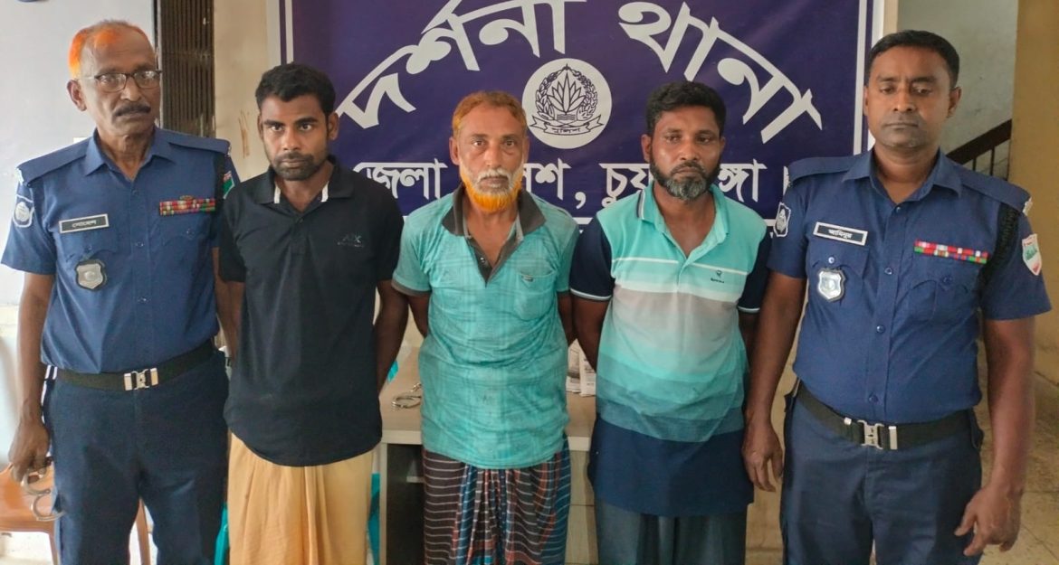 দর্শনায় মাদকবিরোধী অভিযানে ব্যবসায়ী ও সেবনকারীসহ ৪ জন গ্রেপ্তার