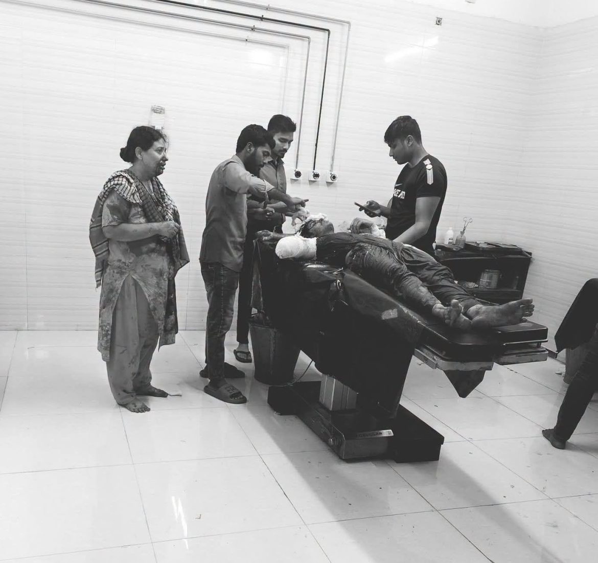 মেহেরপুরে প্রেমিকার হাতের কব্জি কেটে বিচ্ছিন্ন করলো প্রেমিক, বাবা-মাও আহত