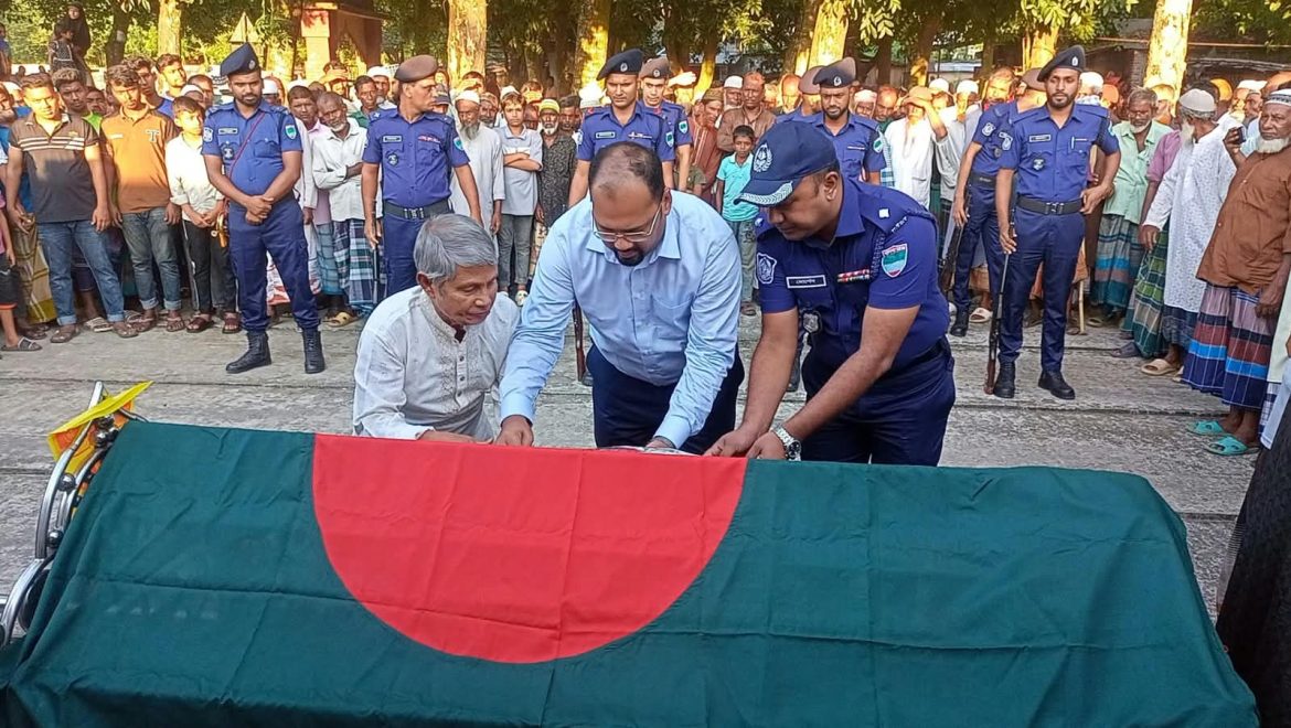 গাংনীতে রাষ্ট্রীয় মর্যাদায় বীর মুক্তিযোদ্ধা নজরুল ইসলামের দাফন
